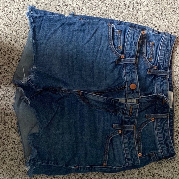 *2 pairs* of universal Thread denim jeans. Size 4. - Picture 1 of 1